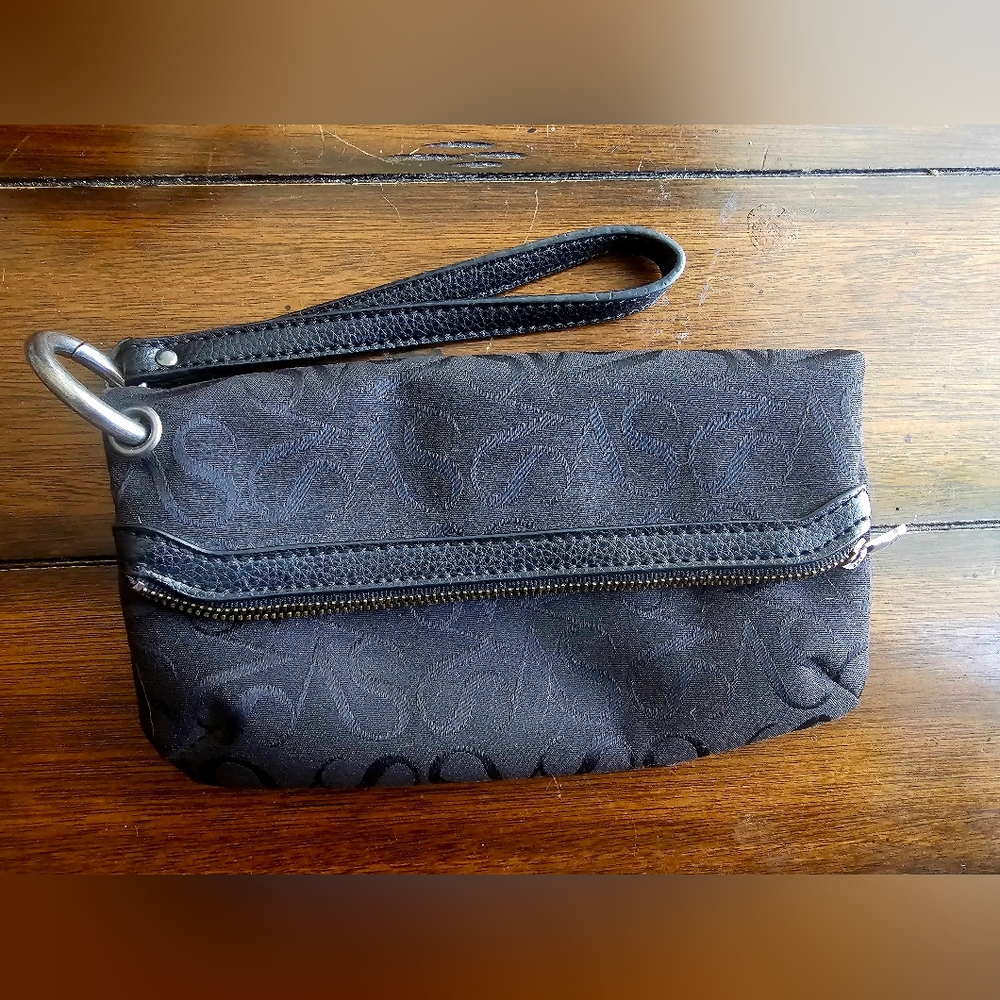 Black Simply Vera signature monogram magnetic closure fold clutch wristlet purse
